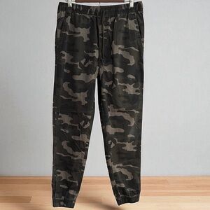 Beverly Hills Polo Camouflage Joggers Men's Size Medium Pit